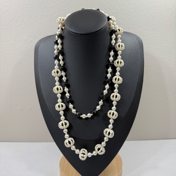 Vintage Long Faux Pearl Necklace Black Creamy White Faceted Beads - Picture 8 of 10